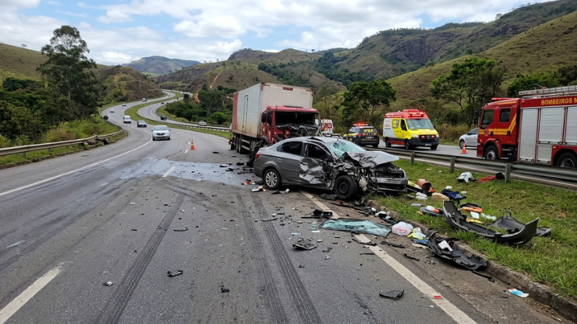 Acidente na BR-040 em Minas Gerais deixa duas pessoas mortas e reacende alerta para segurança nas rodovias